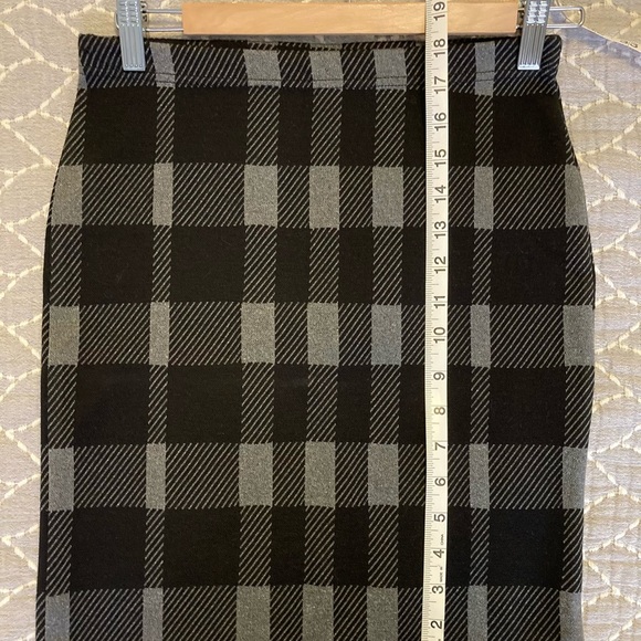 Le Chateau stretchy pencil skirt - Picture 9 of 10
